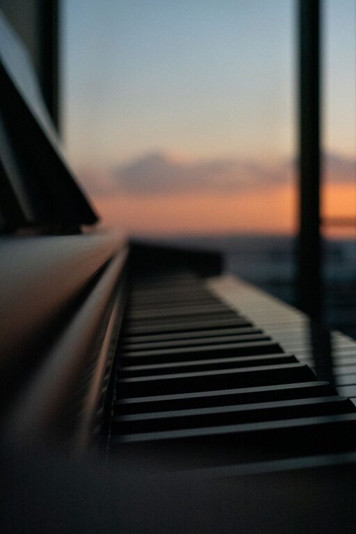 How to Create the Perfect Relaxing Playlist for Your Evenings